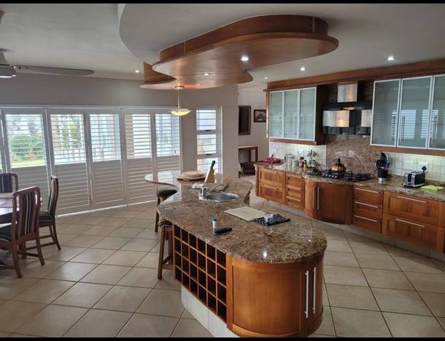 6 BEDROOM HOUSE FOR SALE IN SOUTHBROOM